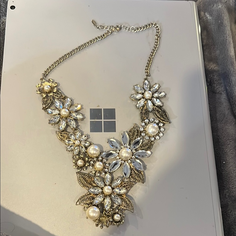 Elegant Gold and Silver Floral Necklace